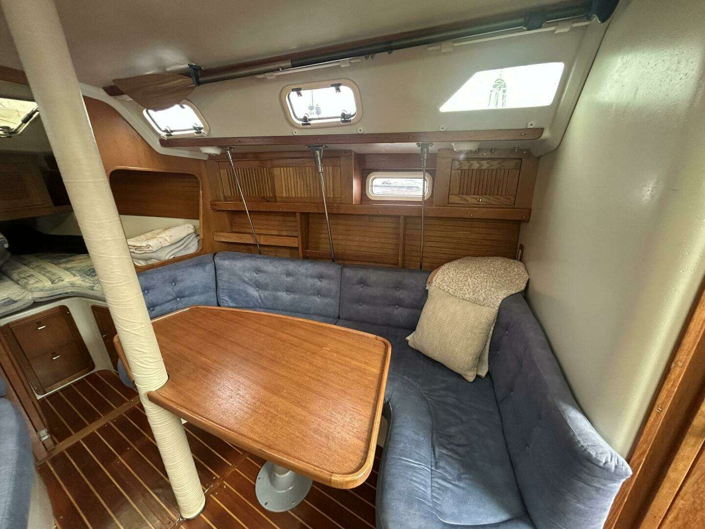 1995 Catalina 320 - Image 21