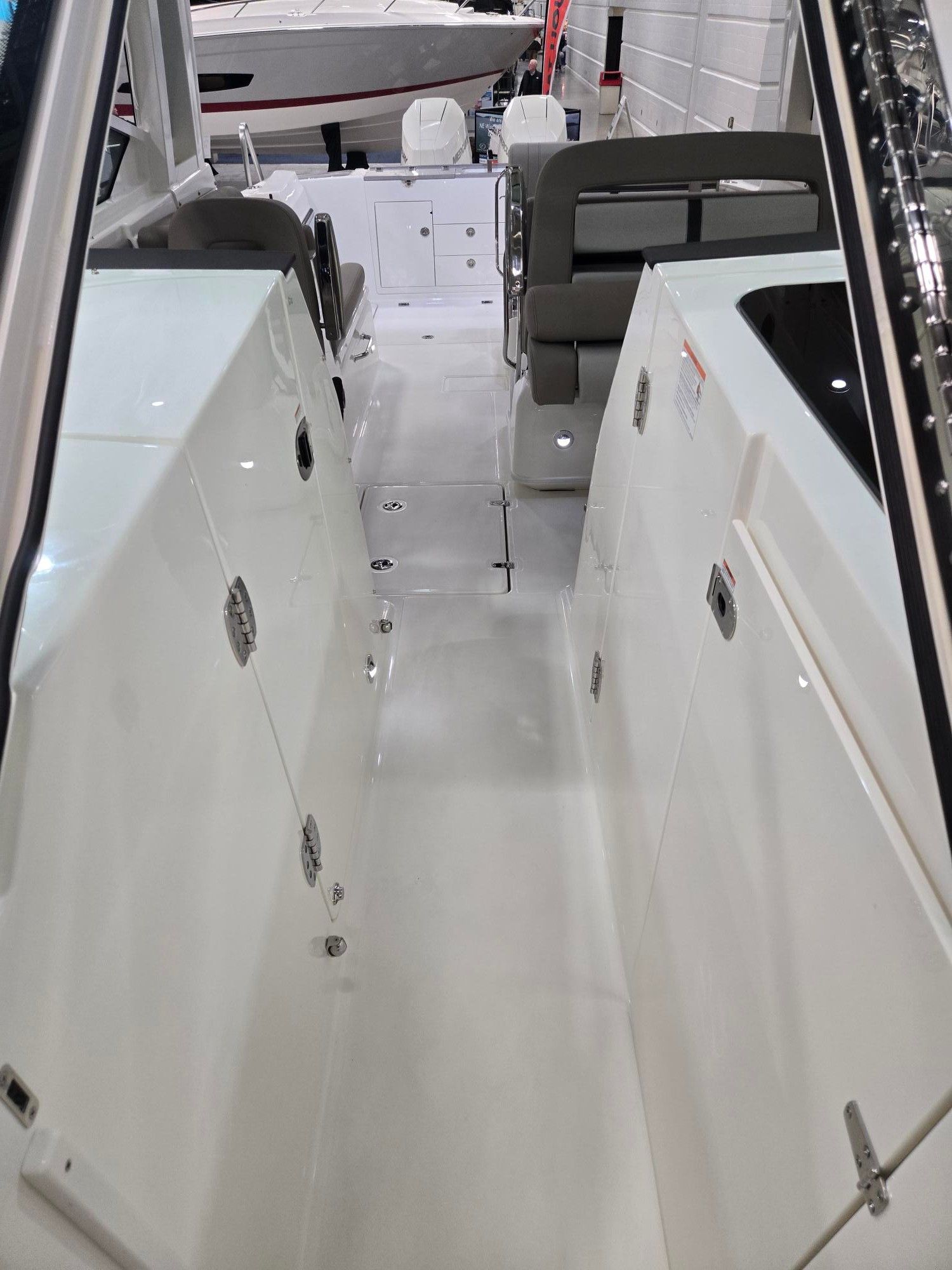 2026 Boston Whaler 330 Vantage - 13