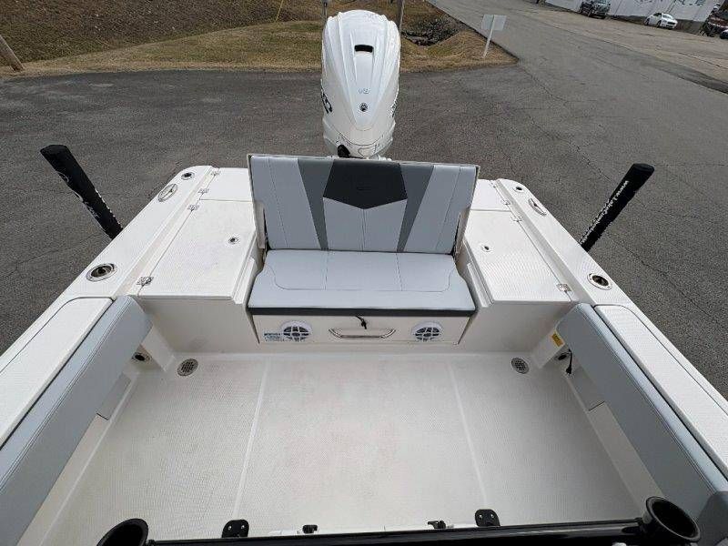 2026 Robalo 266 Cayman - 34