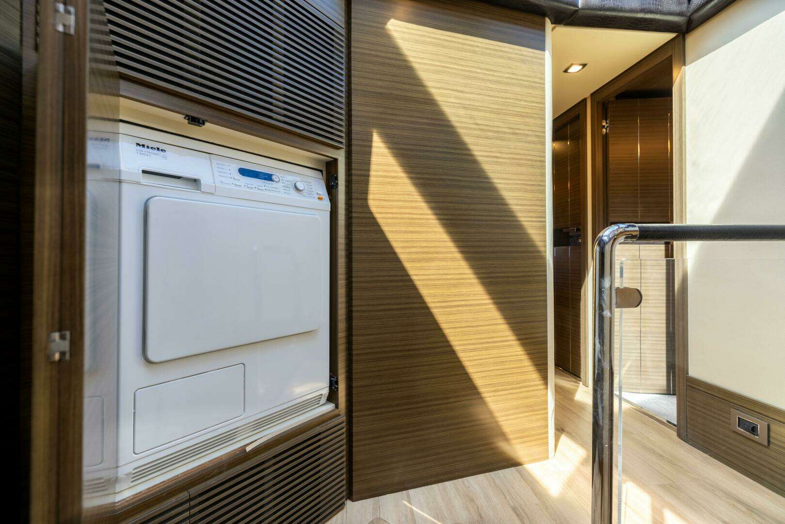 2015 Azimut 64 Flybridge - Image 16