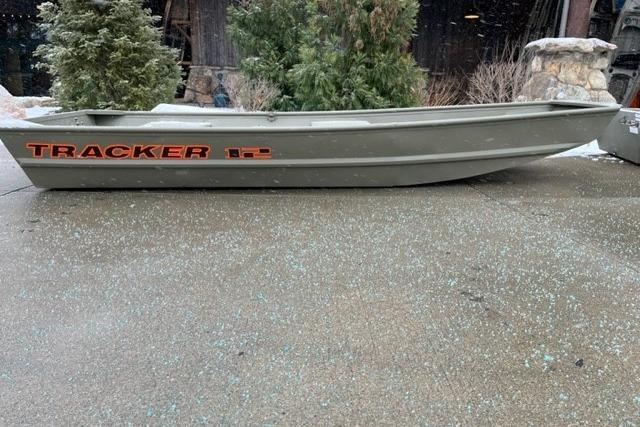 2026 Tracker Grizzly 12 Jon