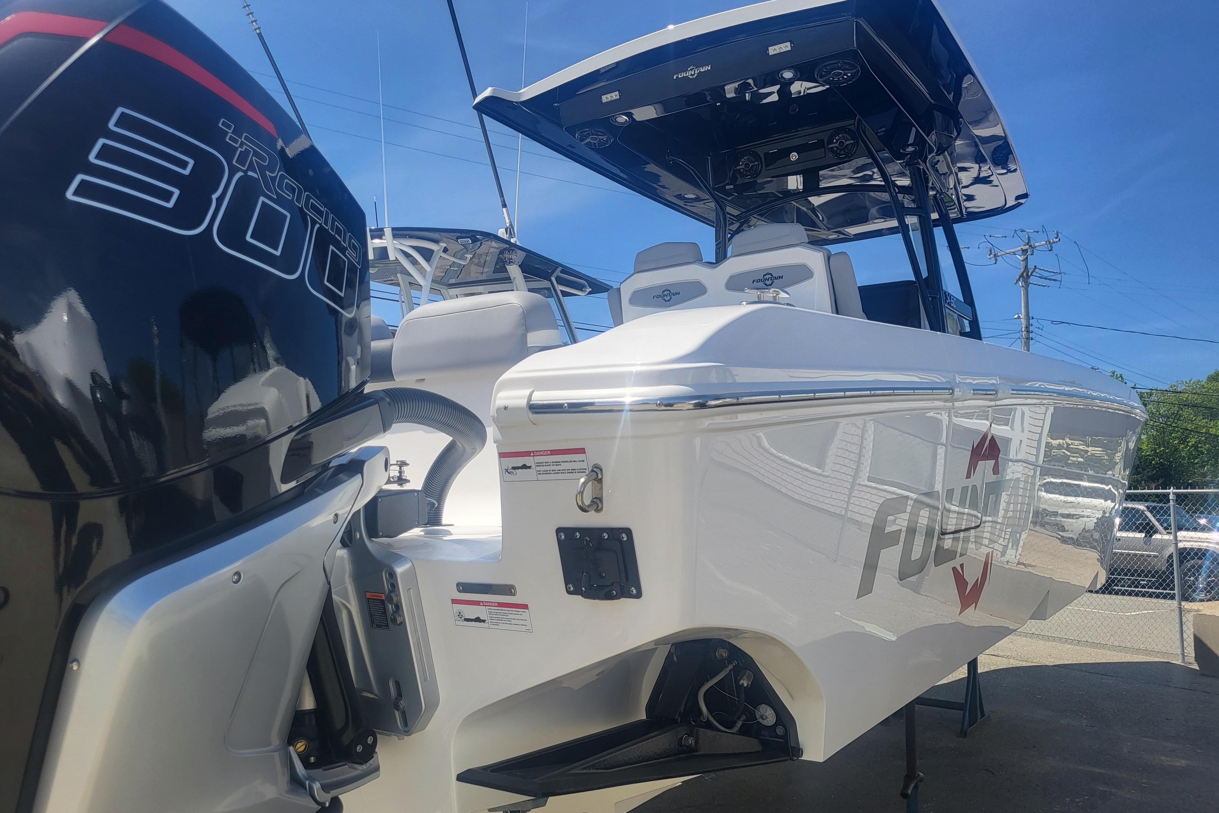 2025 Fountain 34 SC boat with powerful 300 engine, sleek design, and modern features.