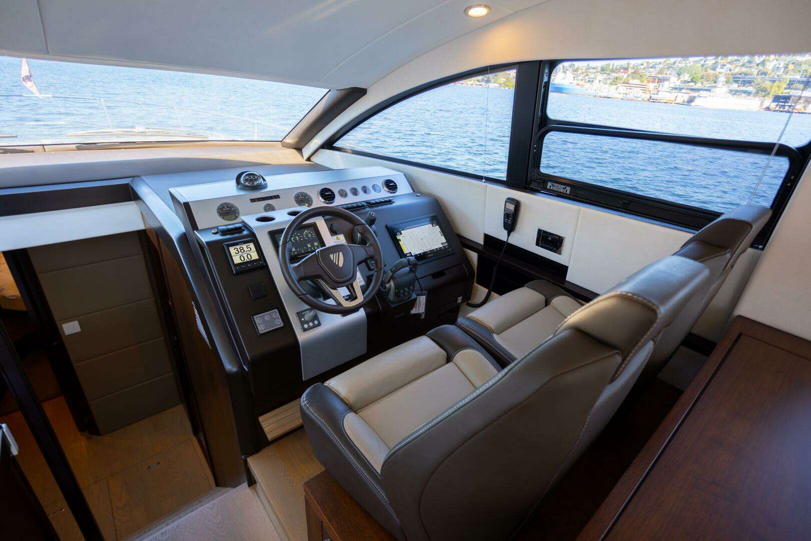 2025 Fairline Squadron 50 - Image 9