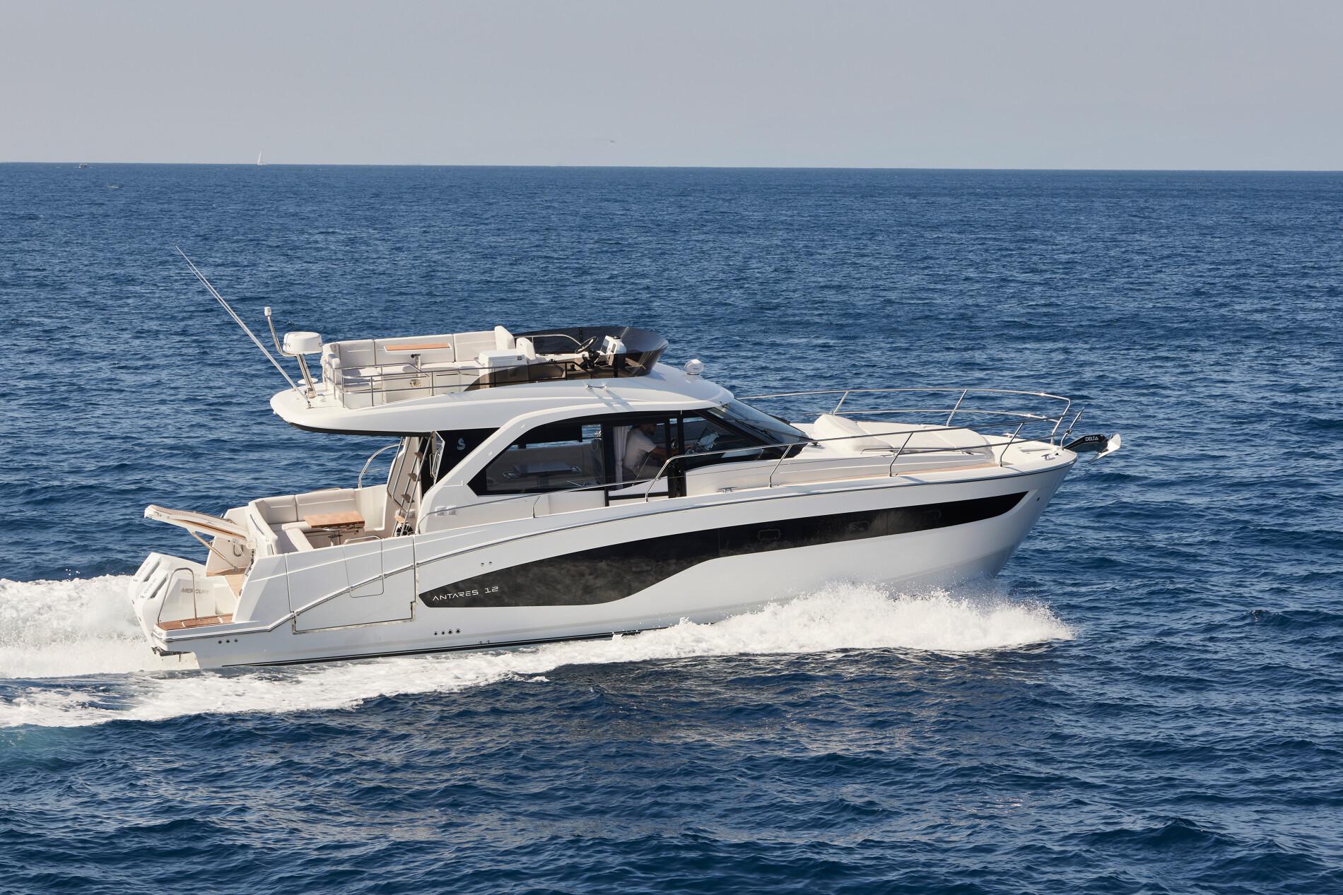 2025 Beneteau Antares 12