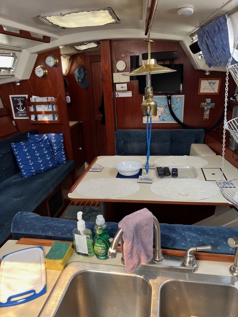 1983 Hunter 34 - Image 19