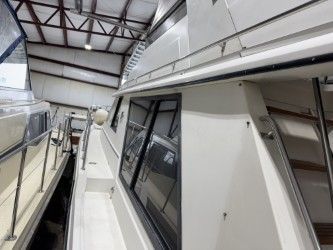 1986 Carver 42' Cockpit MY - 10