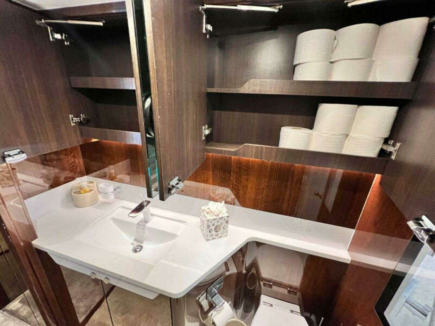 2020 Fairline Squadron - Image 50