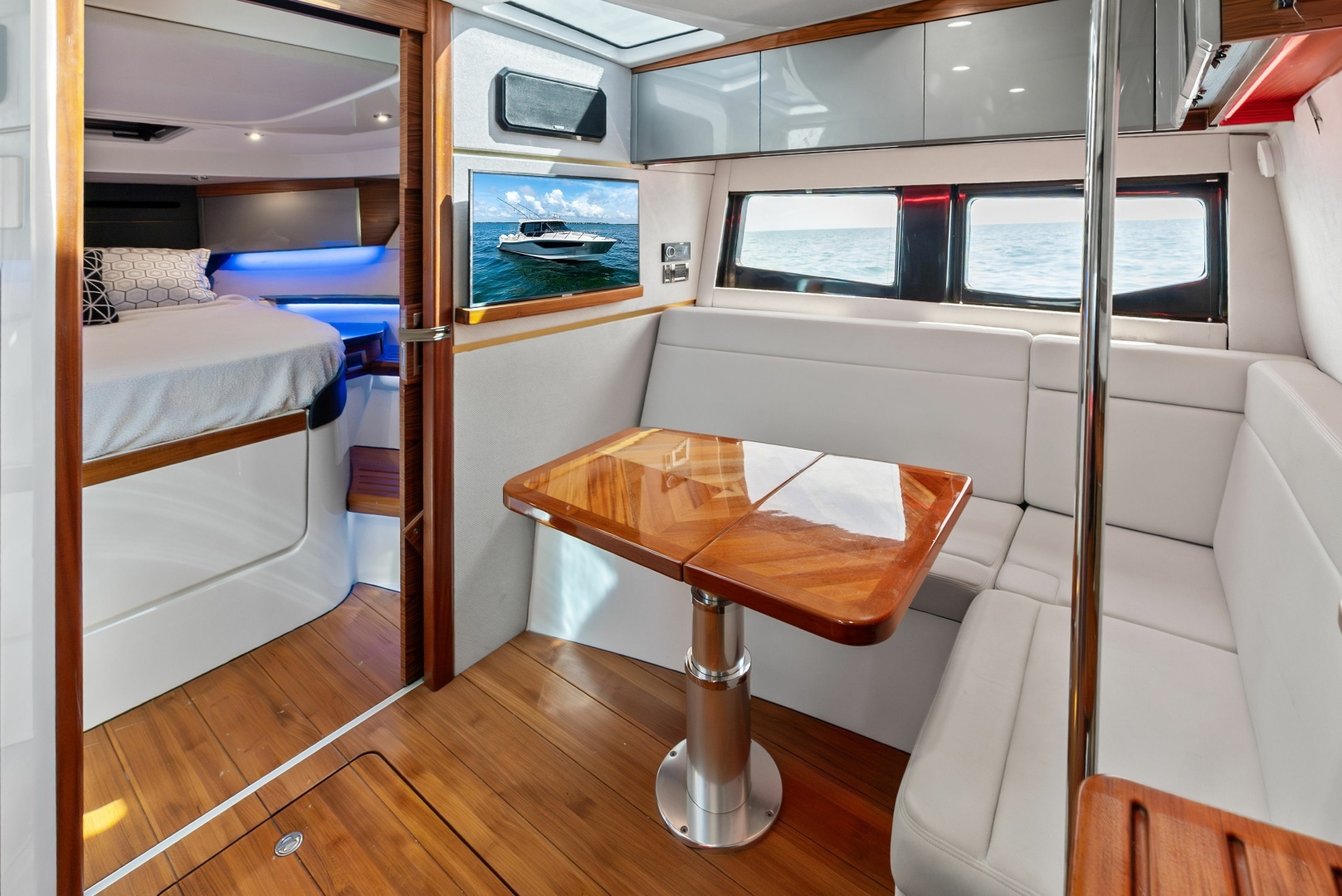 2023 Boston Whaler 405 Conquest - Image 29