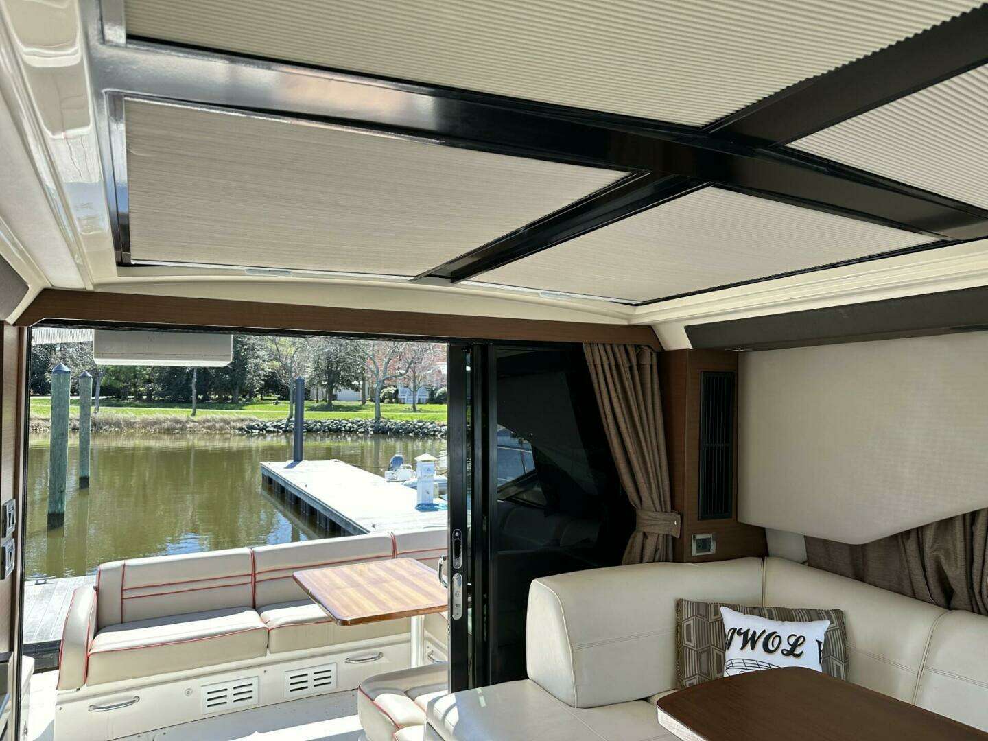 2016 Sea Ray 510 Sundancer - Image 10