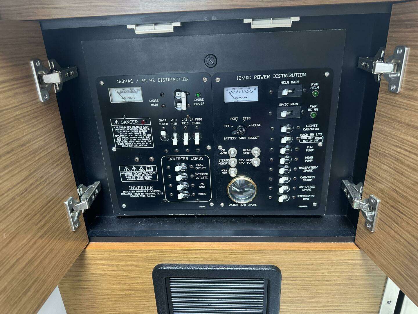 2019 Cruisers Yachts 338 Outboard - Image 21