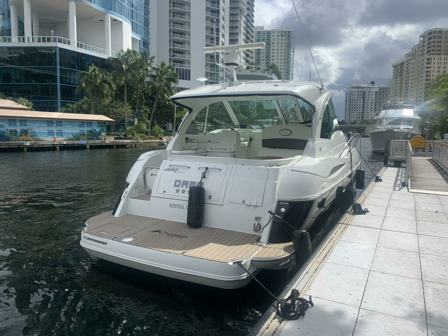 2011 Cruisers Yachts 420 Sports Coupe - Image 5