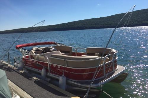 2017 Sun Tracker Party Barge 200