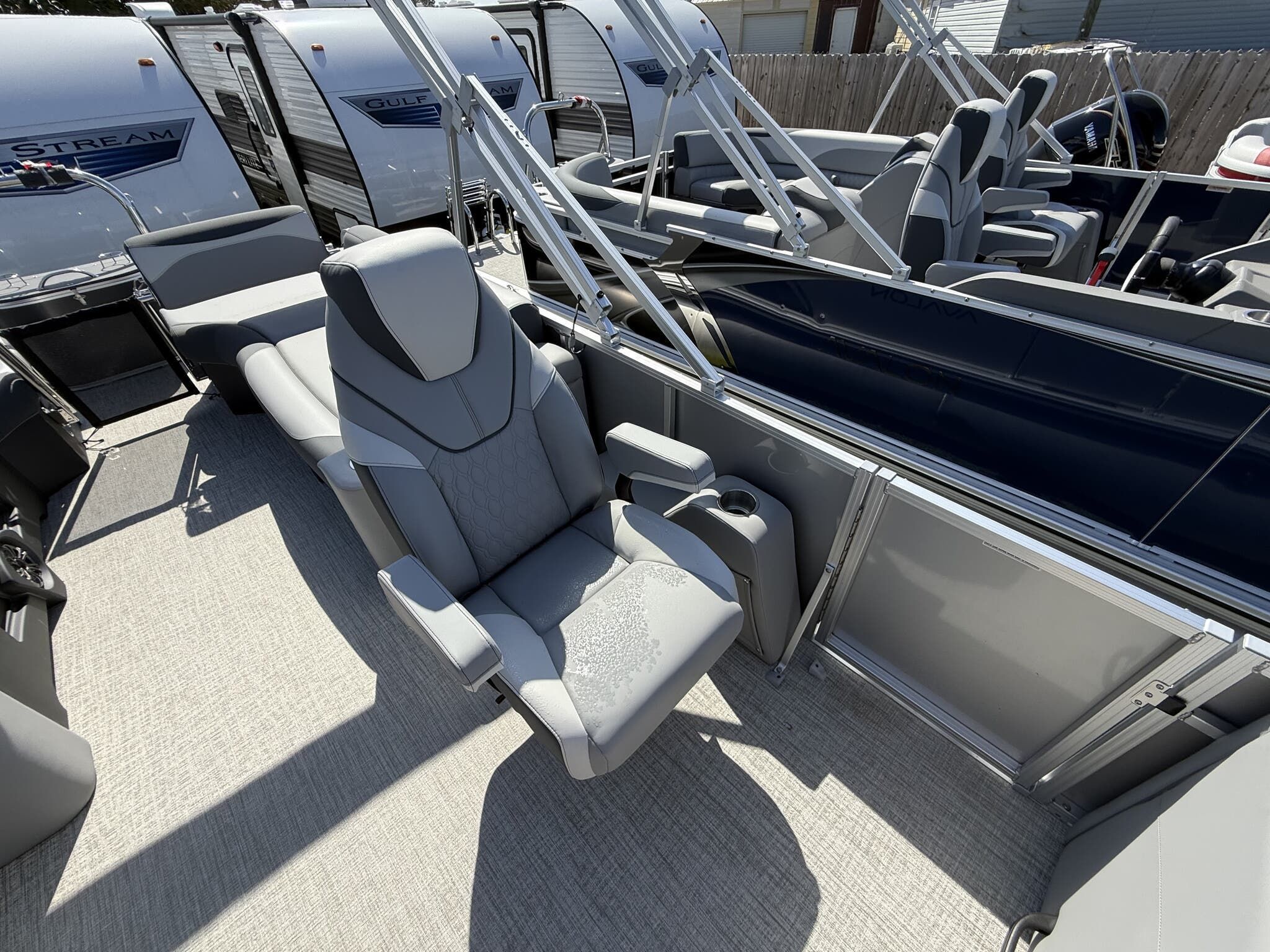 2026 Avalon LSZ 25 QUAD LOUNGER-TRITOON 200HP - 8