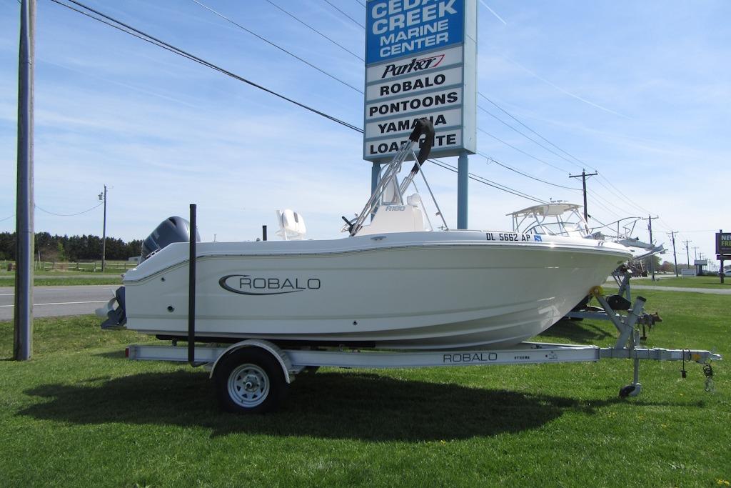 2023 Robalo R180 Center Console