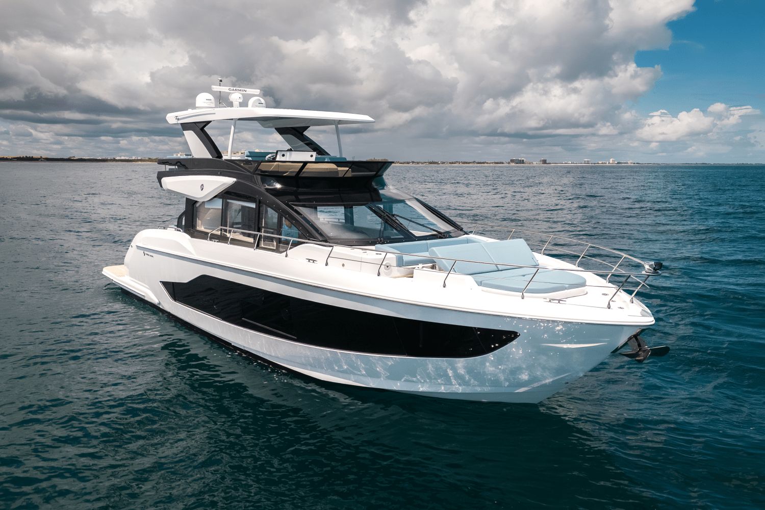 2026 Cruisers Yachts 57 Fly - 11
