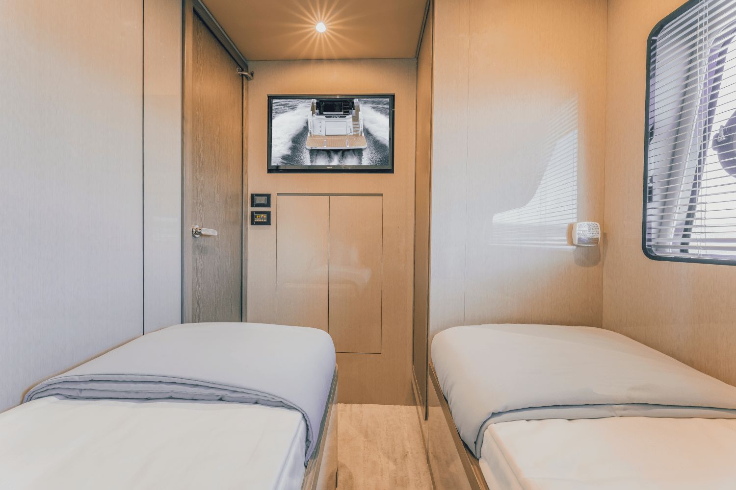 2027 Cruisers Yachts 57 Fly - 94