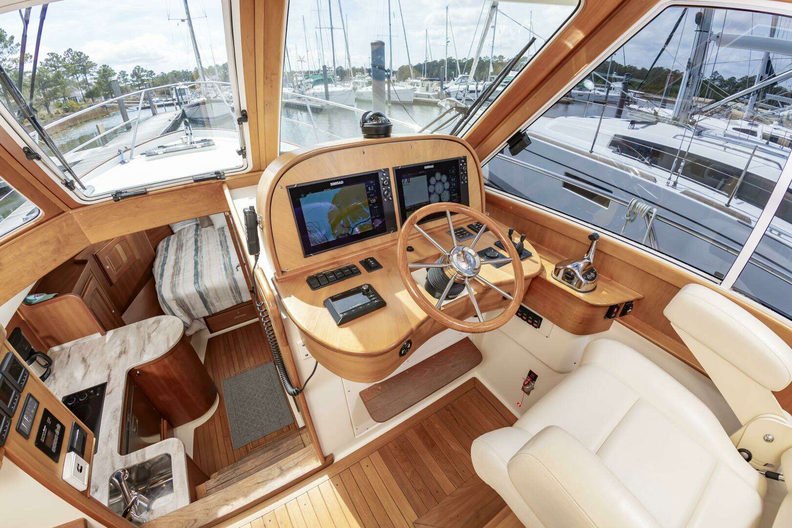 2018 Legacy 36 - Image 19