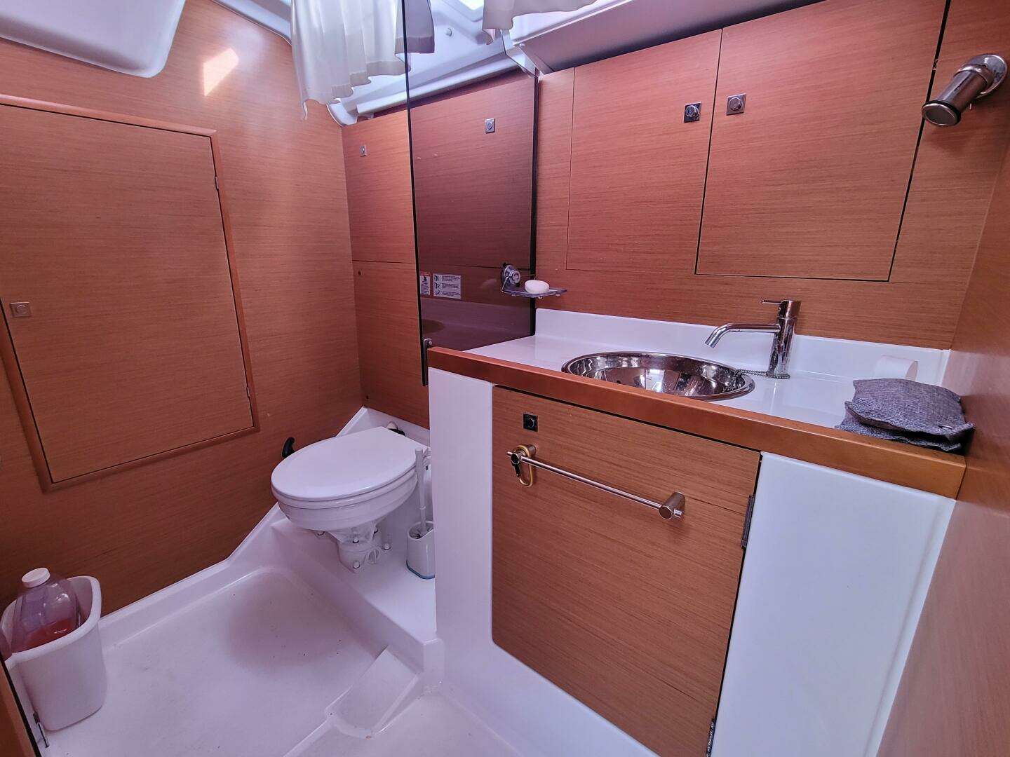 2014 Jeanneau 379 - Image 48