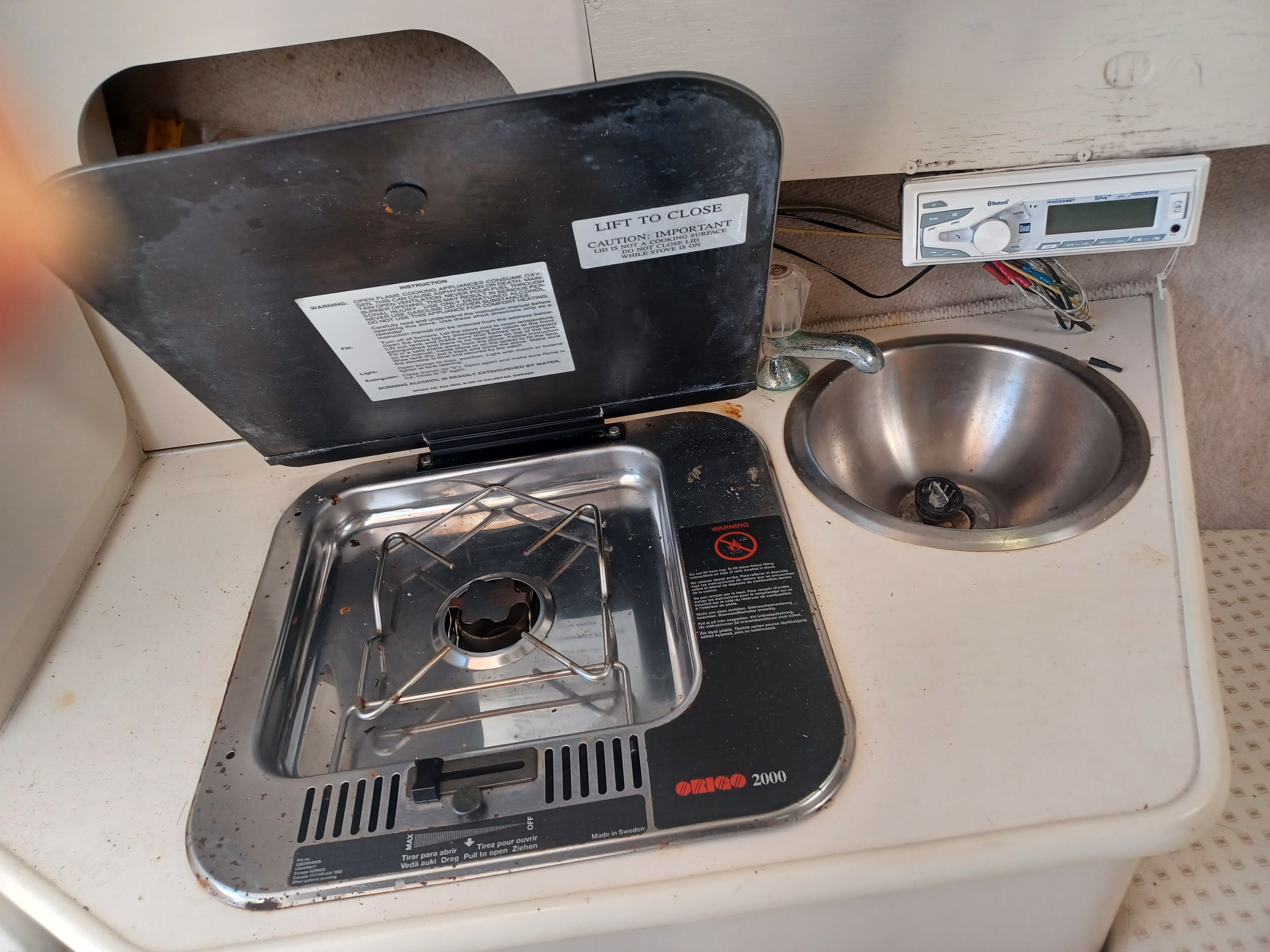 2004 Wellcraft 24 Coastal Walkaround - 10