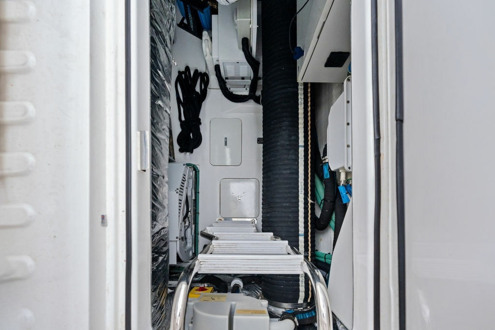 2020 Princess S62 Sportbridge - Image 67