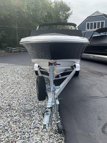 2024 Boston Whaler 210 Vantage - 4