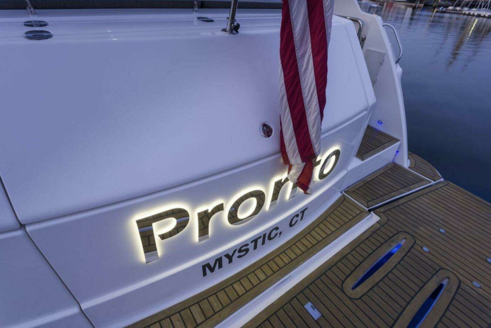 2016 Riviera 5000 Sport Yacht - Image 8