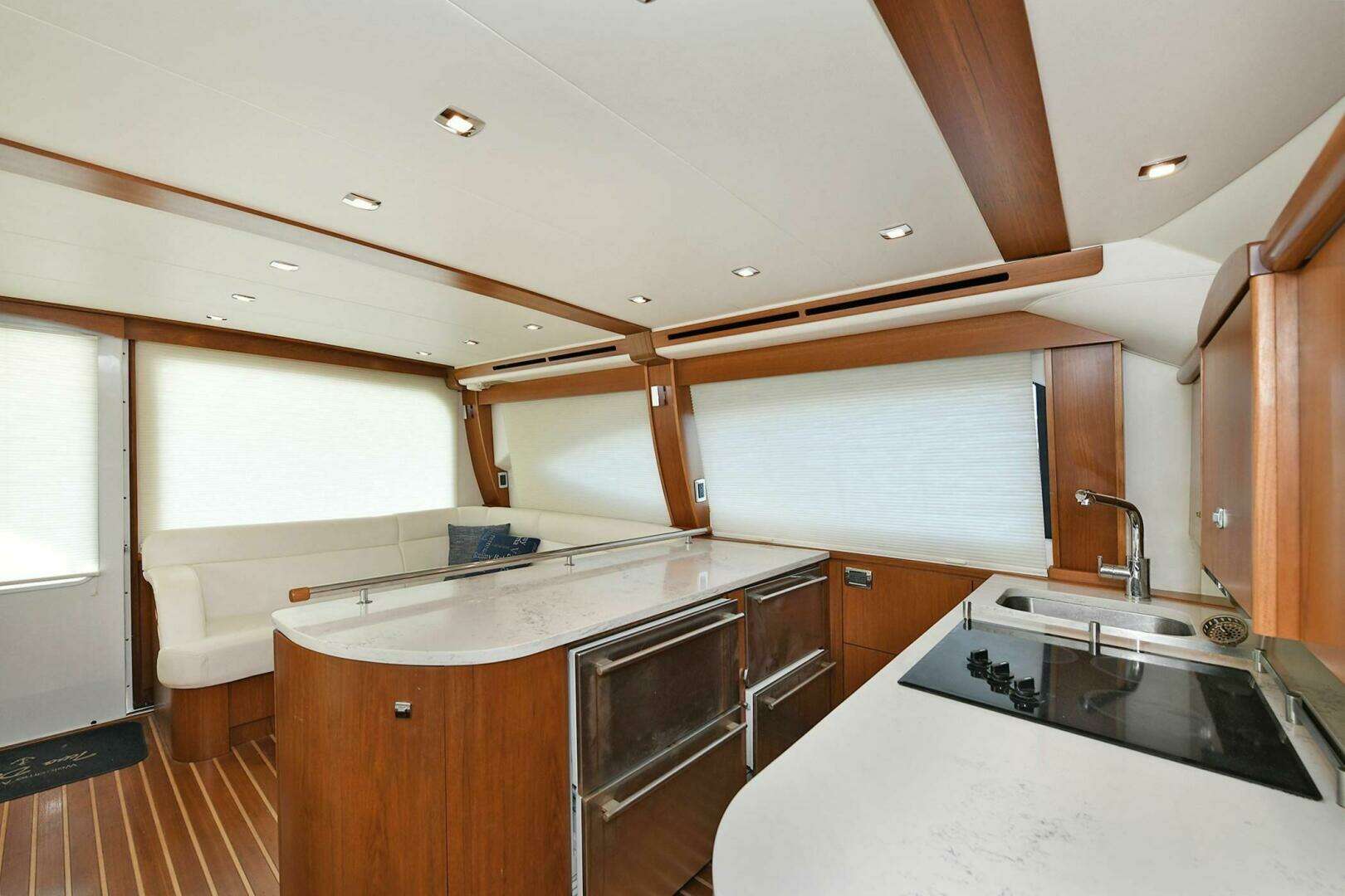 2015 Tiara Yachts 48 Convertible - Image 14