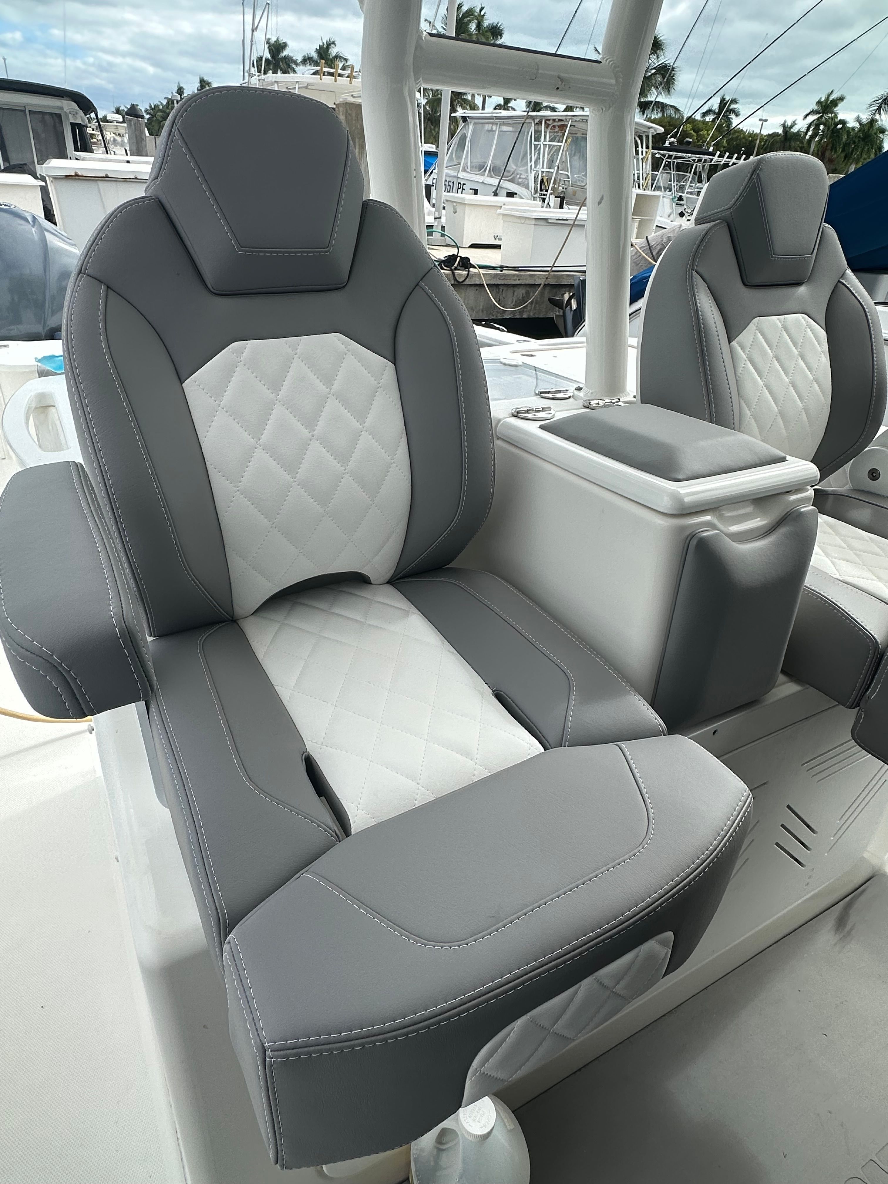 2009 Everglades 365 Center Console - 97