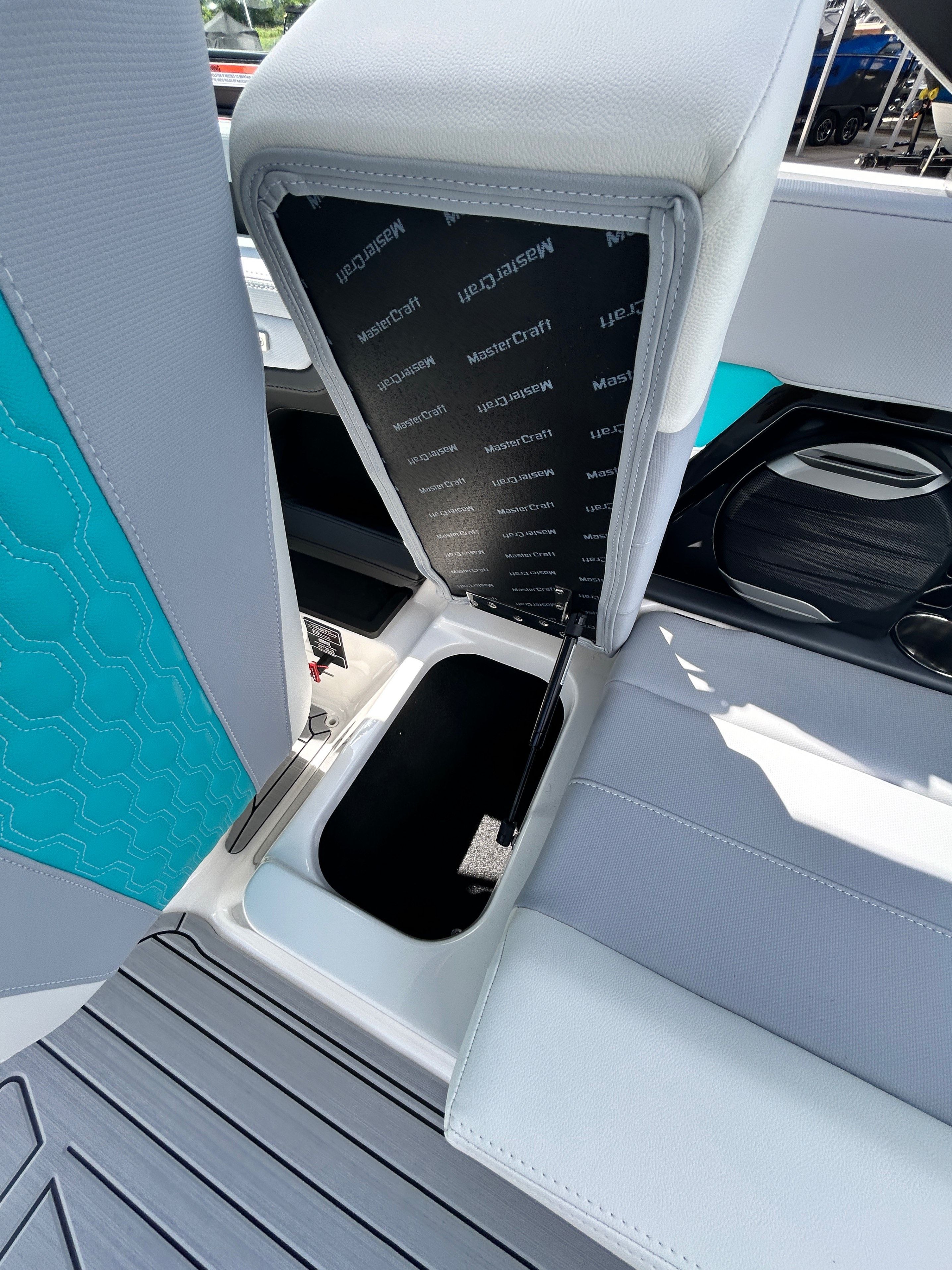 2026 MasterCraft XT22 - 50