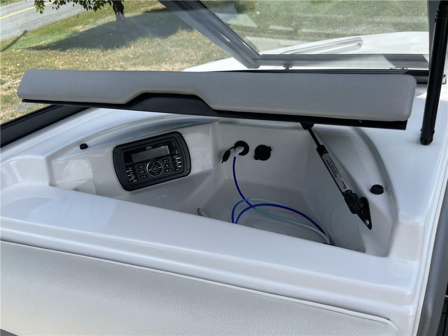 2016 Tige R20 - Image 10