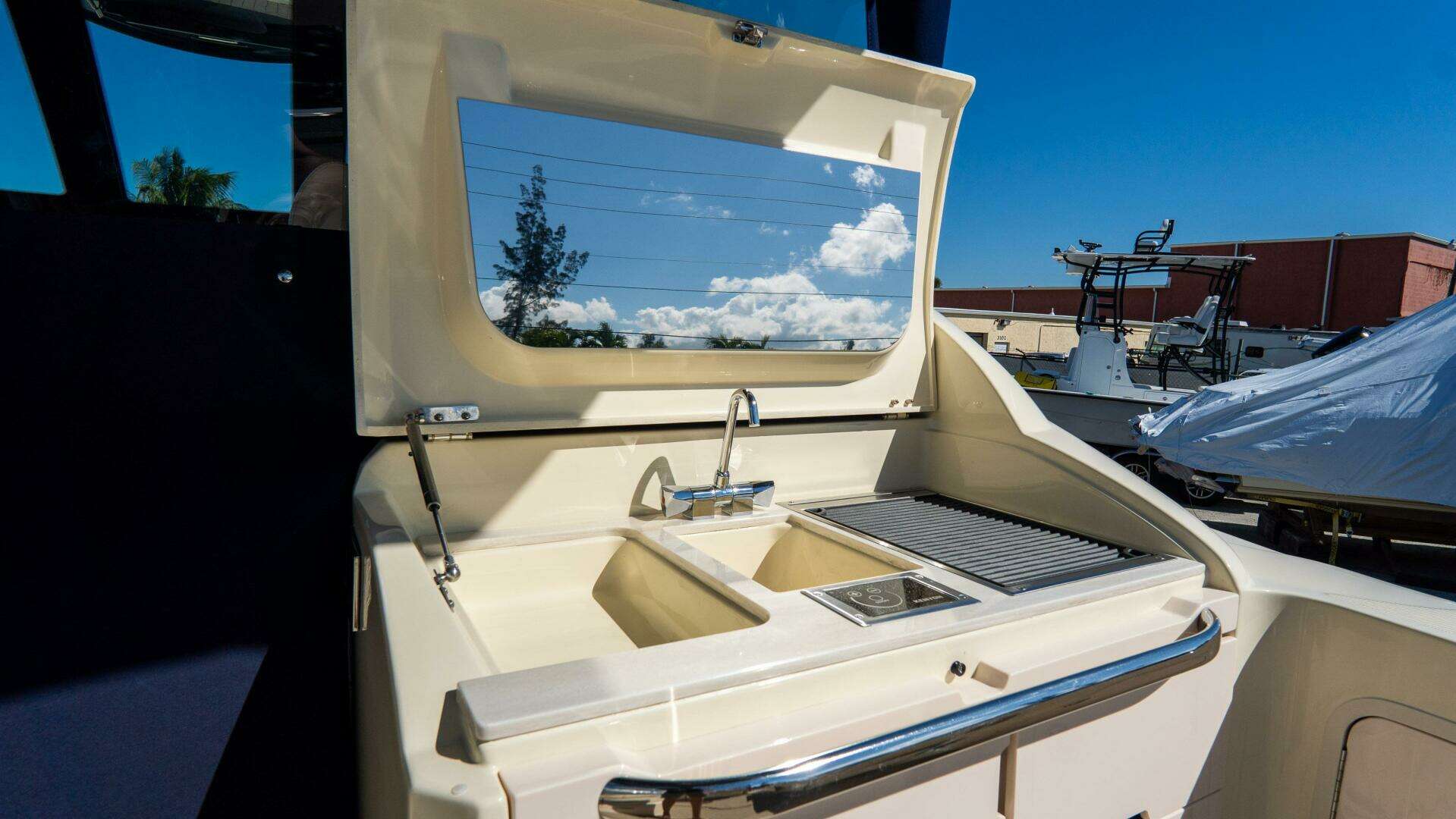 2026 Chris-Craft Calypso - Image 7