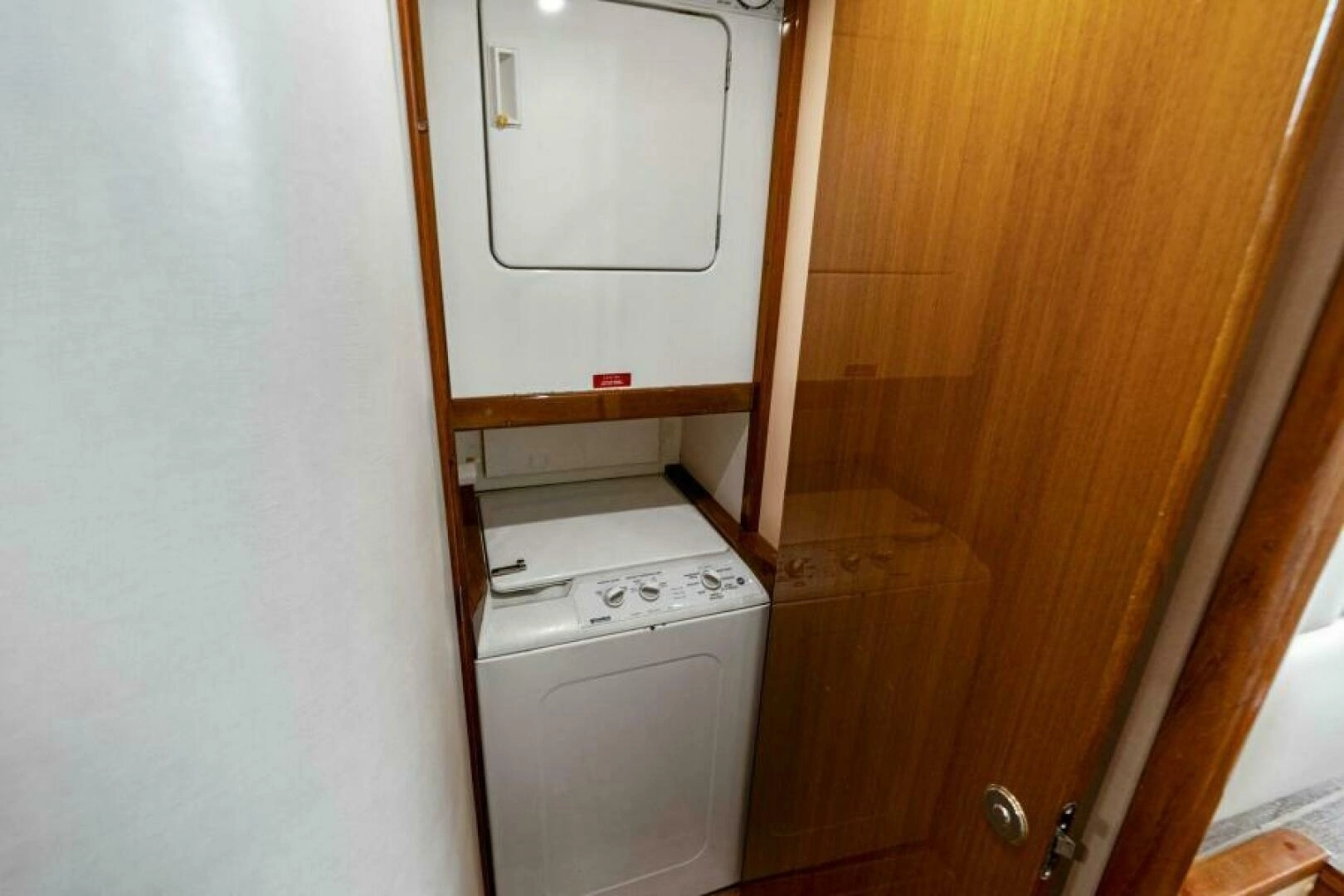 2003 Viking 48 Convertible - Image 58
