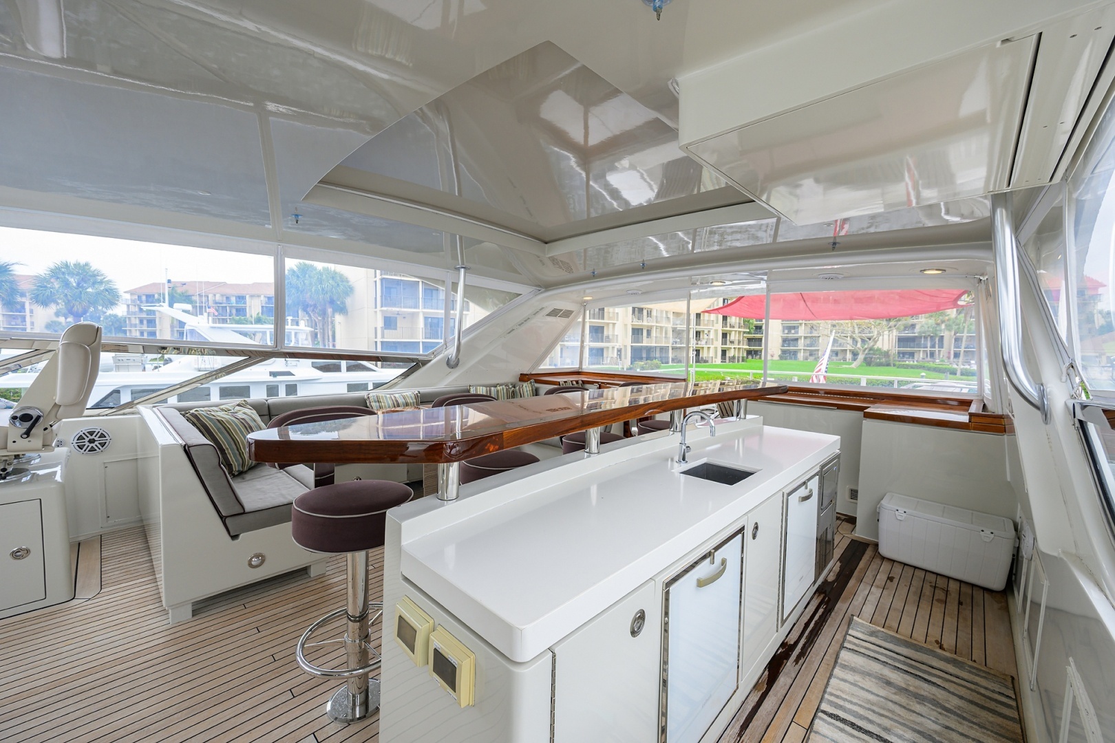 2013 Hatteras 80 Motor Yacht - Image 51