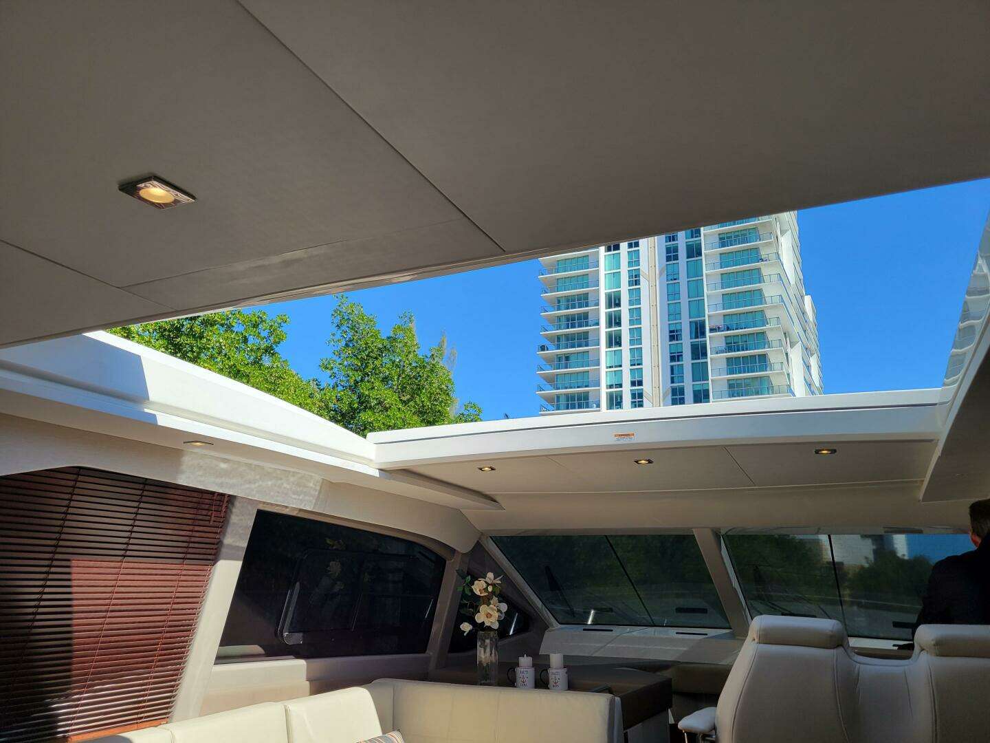 2017 Sea Ray Sundancer 460 - Image 9