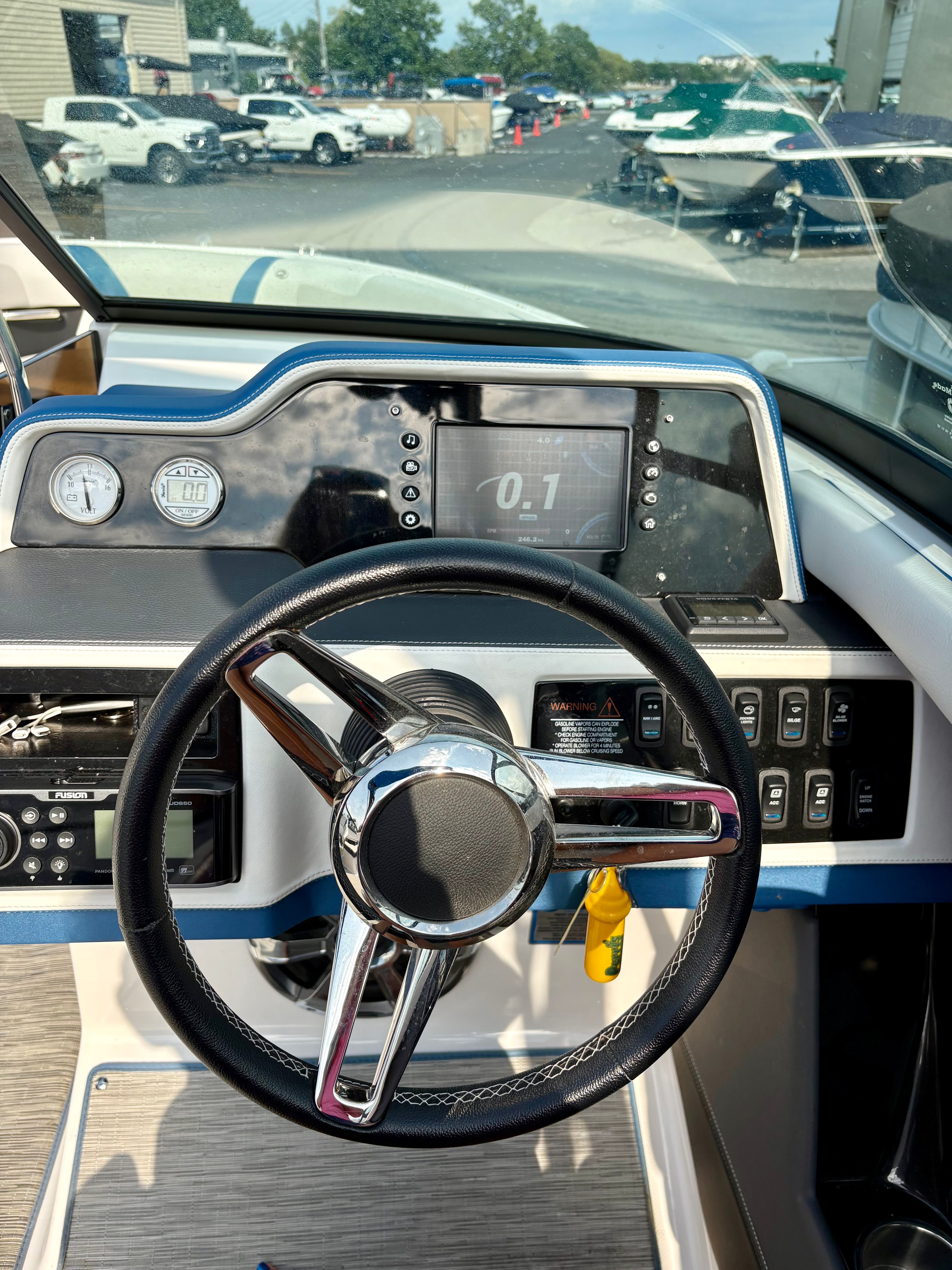 2018 Regal 25 RX Surf - 11