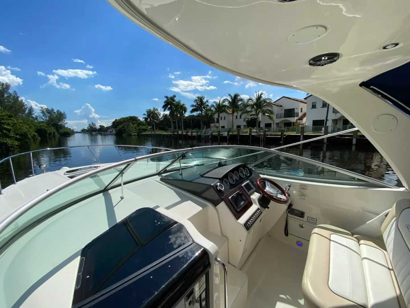 2013 Sea Ray 310 Sundancer - Image 10