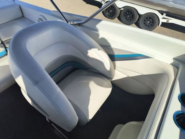 1997 BAJA Performance Boats Outlaw 24 Open Bow - 26