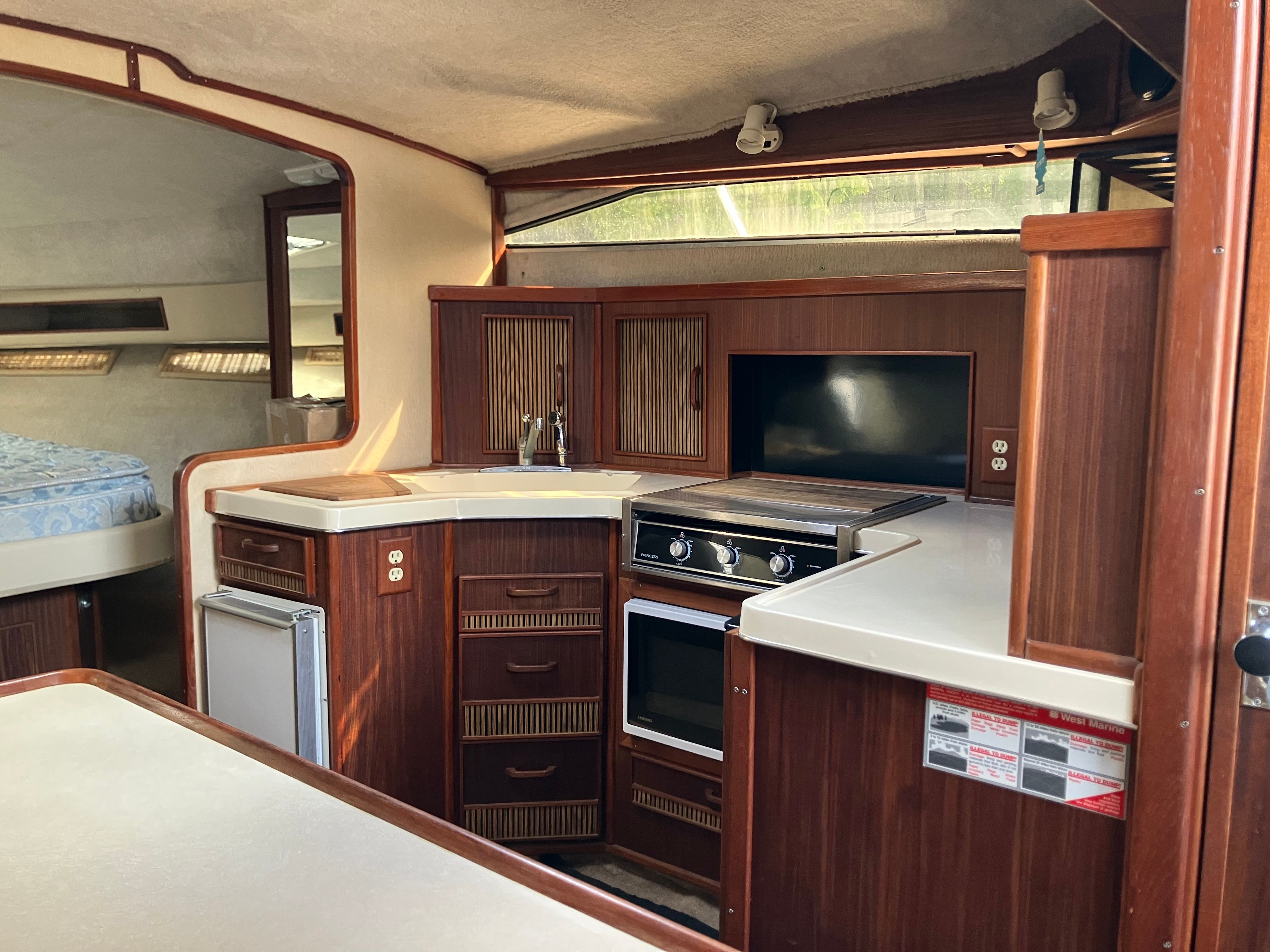 1985 Sea Ray 34 Express Cuiser - 15