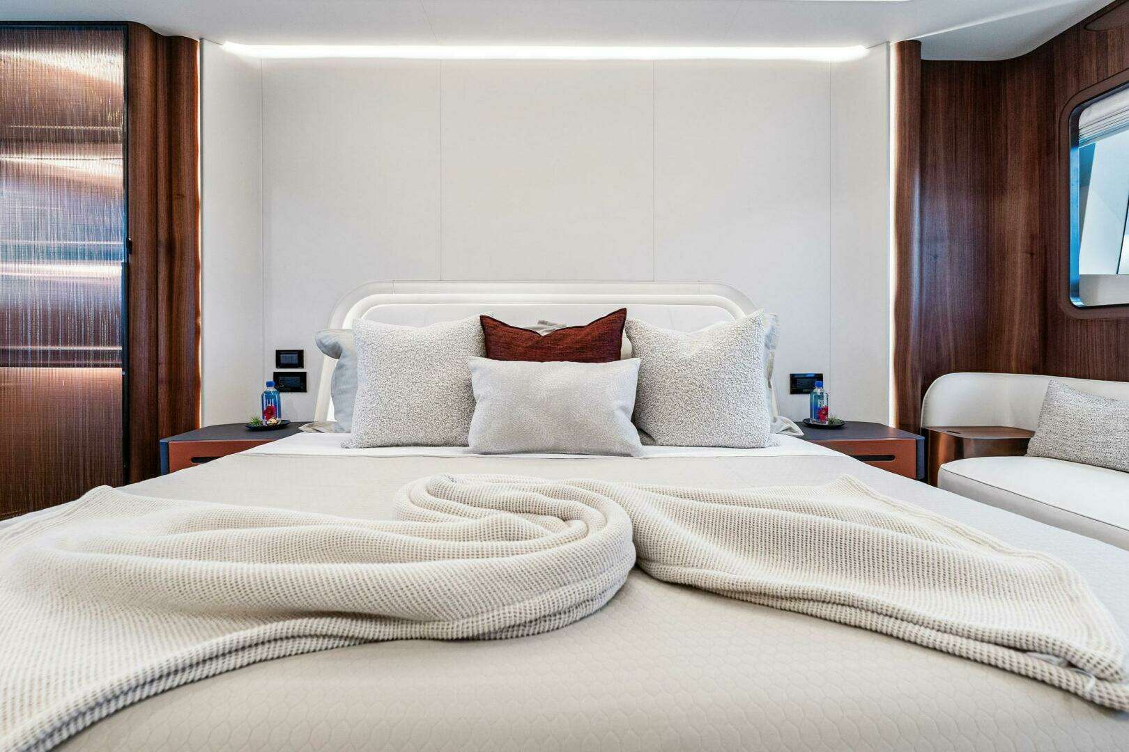 2024 Aquitalia Yachts Flybridge - Image 28