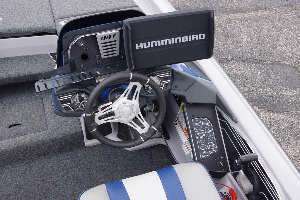 2020 Skeeter FXR21 Limited boat cockpit with Humminbird electronics and steering wheel.