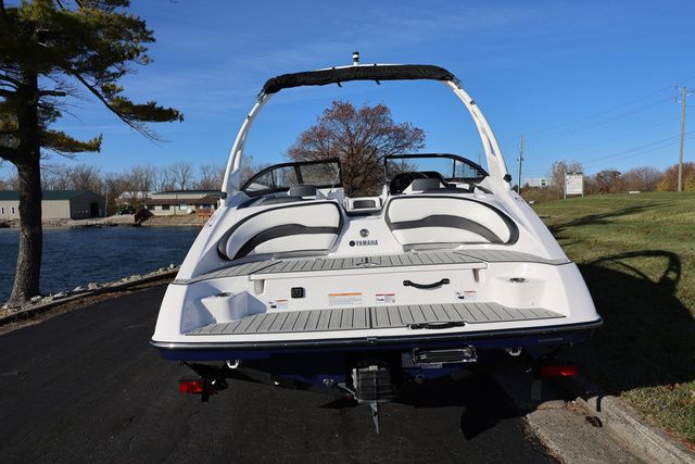 2026 Yamaha Boats 195 S BOTH COLOR AVAILABLE - 8