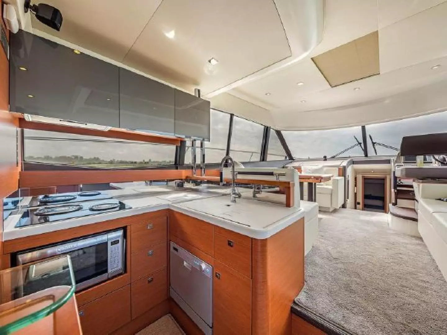 2015 Prestige 550 - Image 3