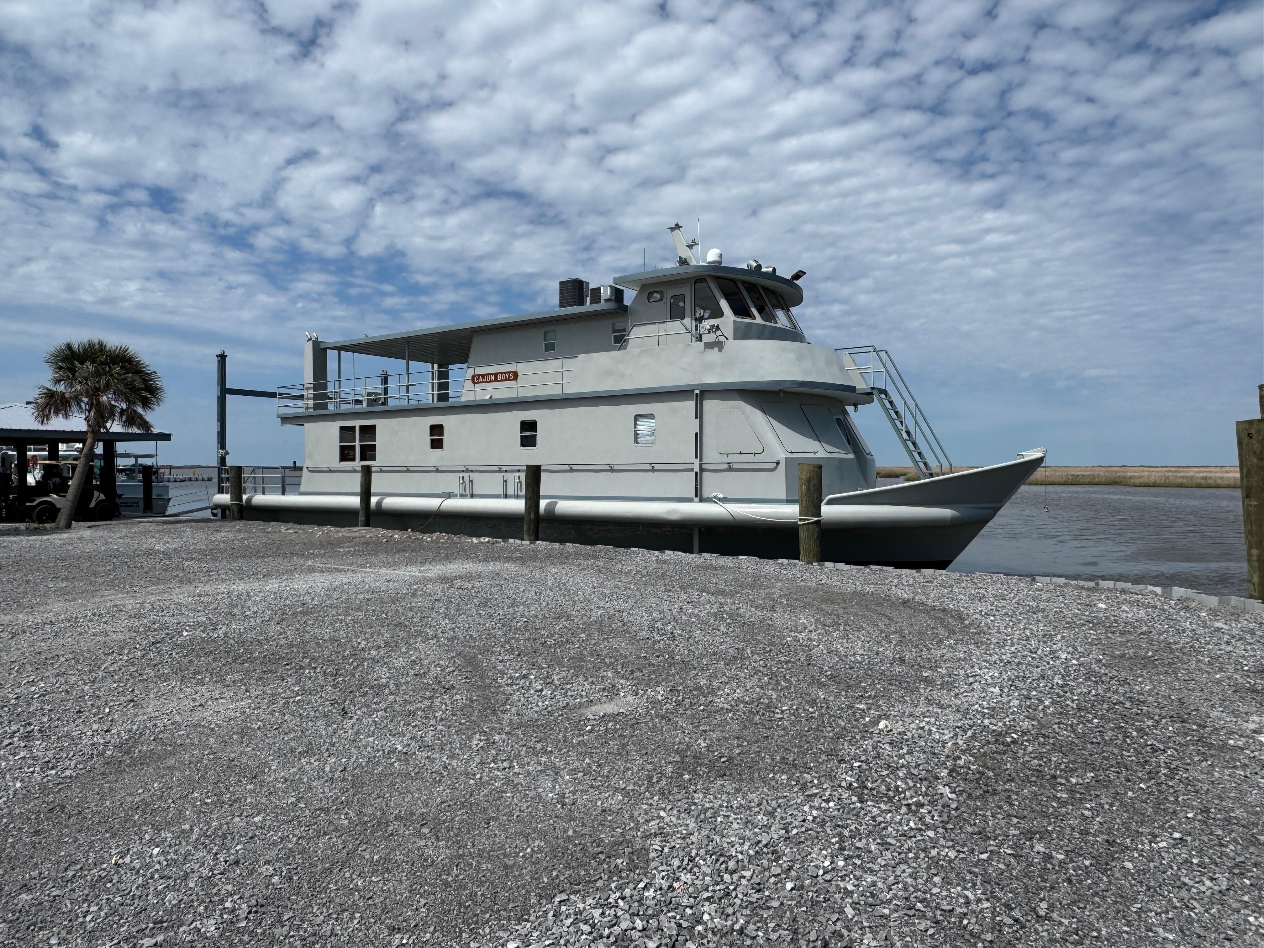 1985 Custom House Boat