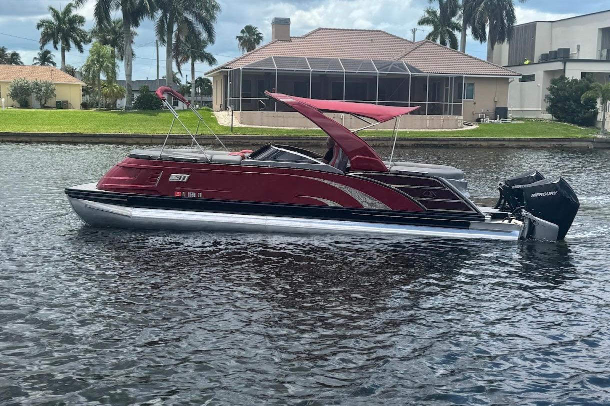 2024 Bennington QX27 Fastback