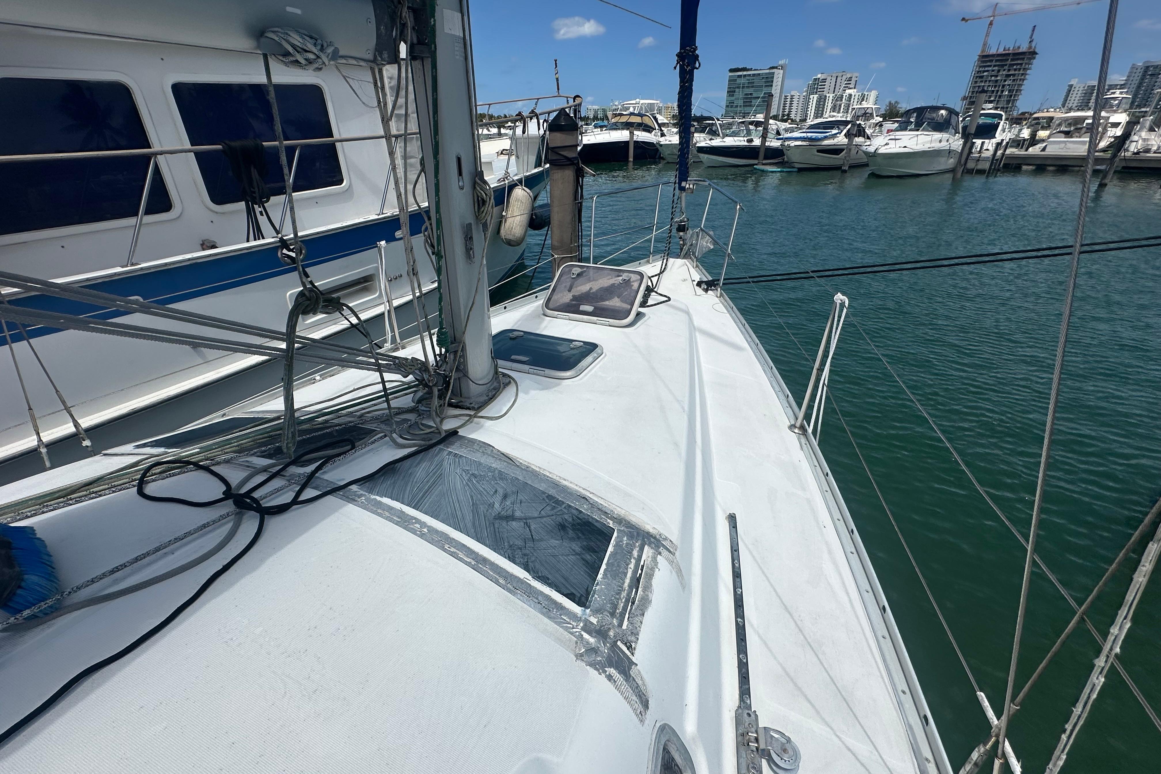 2006 Beneteau Oceanis Clipper 323 sailboat docked in a marina, clear sky.