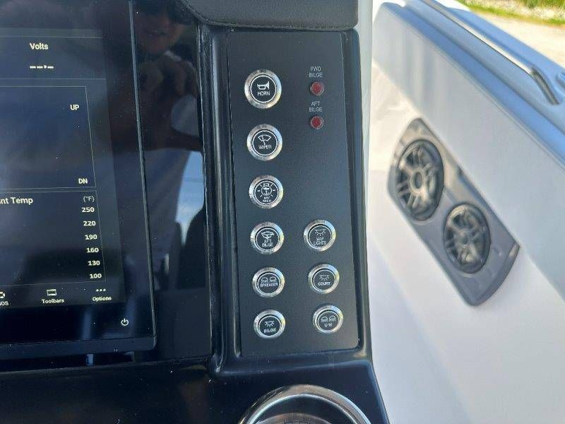 2026 Robalo R300 Center Console - 60