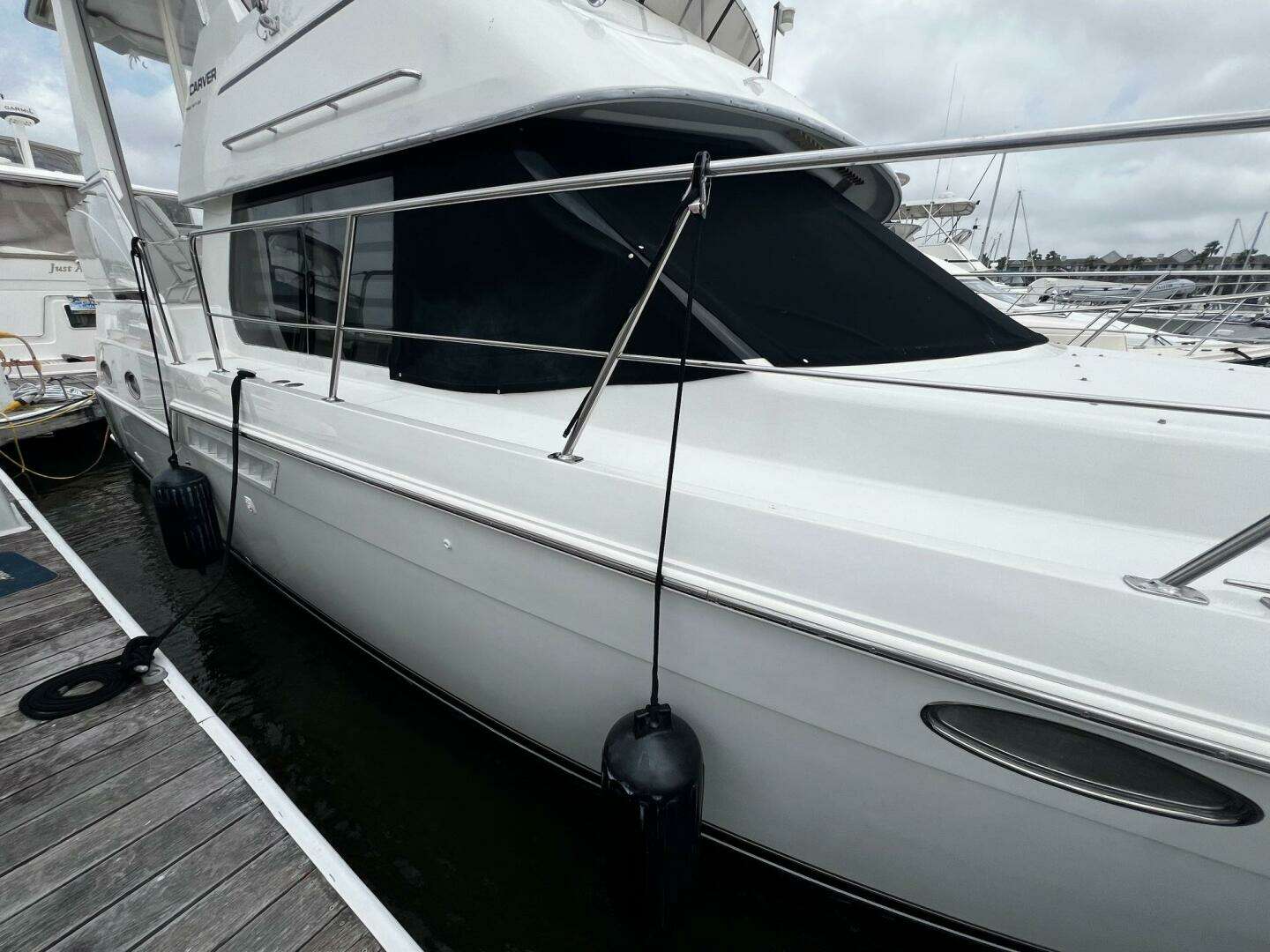 1999 Carver 356 Aft Cabin - Image 13