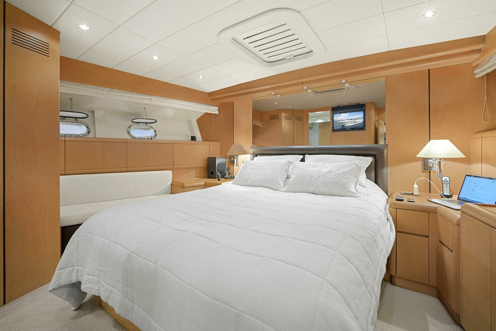 2001 Mangusta 72 - Image 55
