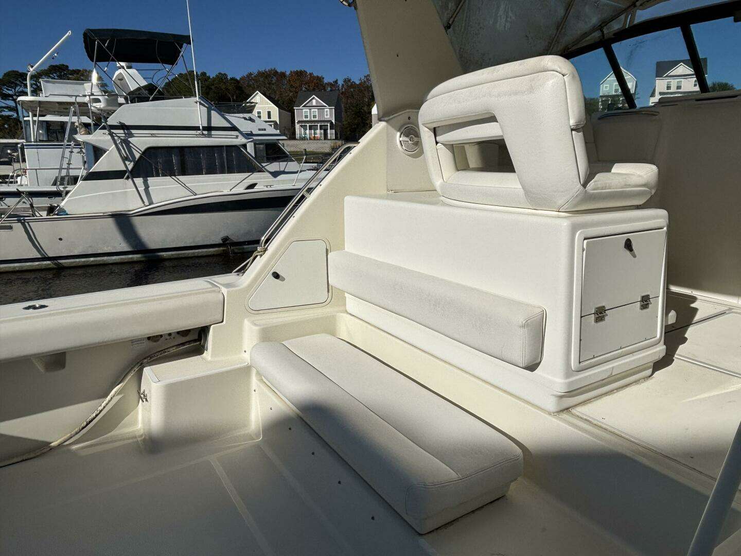 1993 Tiara Yachts 4300 Convertible - Image 13