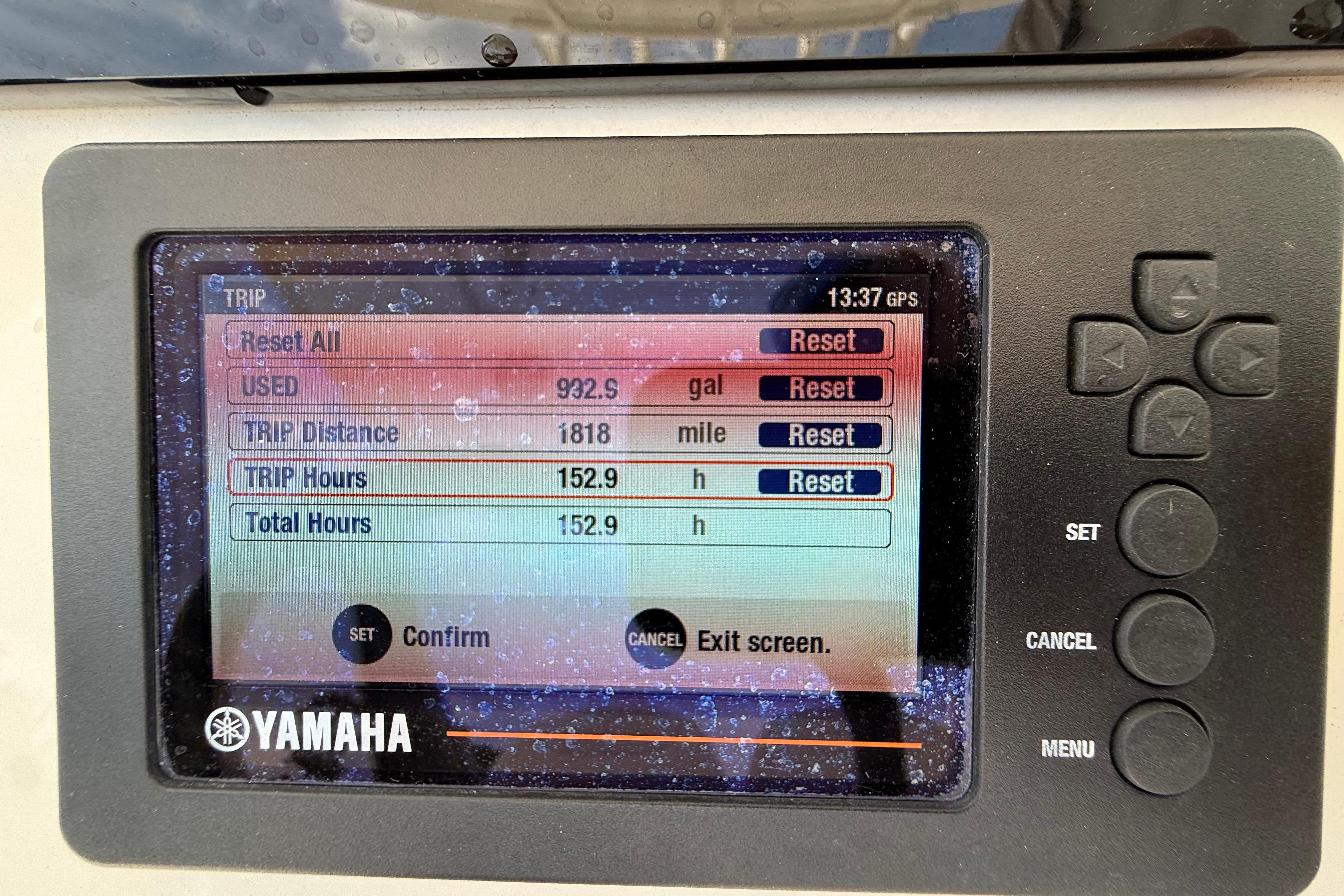 Yamaha display showing trip data: 932.5 gallons used, 1818 miles, 152.9 hours on Regulator 26XO.